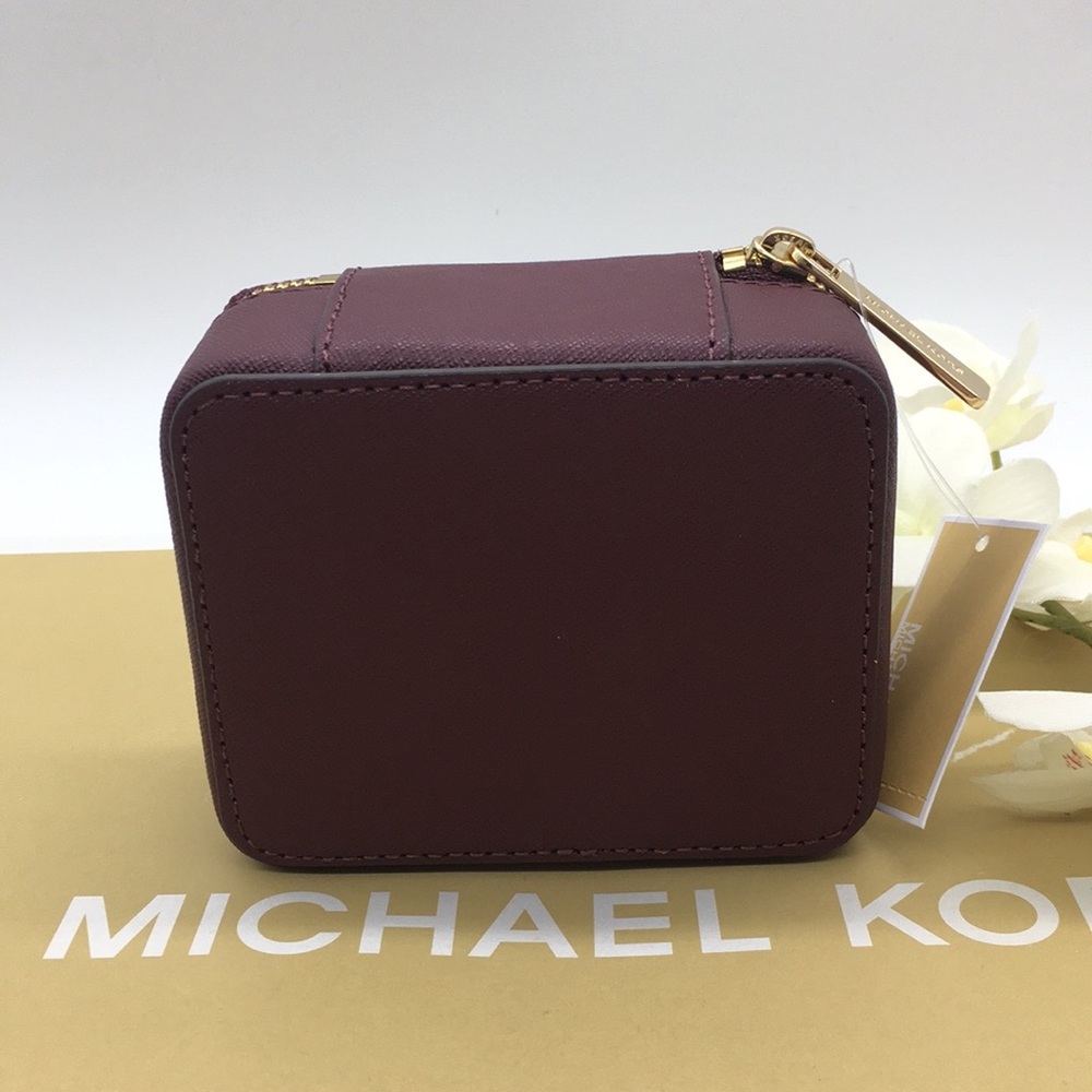 MICHAEL KORS GIFTABLES SM JEWELRY CASE MERLOT - Picture 3 of 8